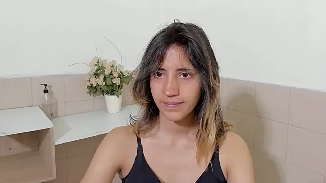 Snapshot of linnie_ chatting on October 30, 1:31 pm linnie online show from October 30, 1:31 pm