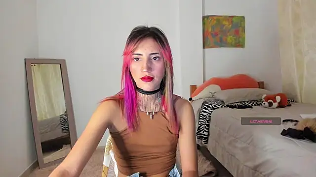 Snapshot of linnie_ chatting on January 28, 12:47 am linnie online show from January 28, 12:47 am