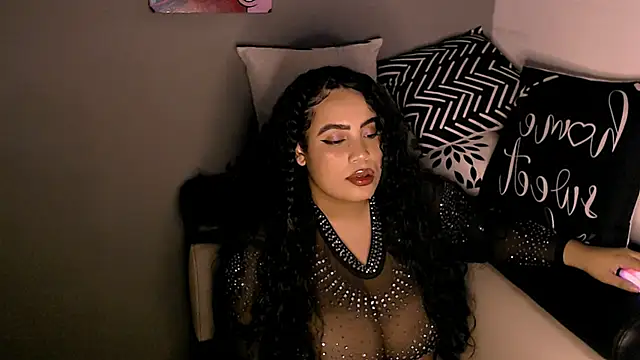 Snapshot of Emmacamille chatting on November 26, 12:32 am Emmacamille online show from November 26, 12:32 am