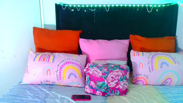 SAVAGExBOO online show from October 21, 10:20 pm