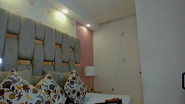 sofia samuels online show from July 11, 8:31 pm