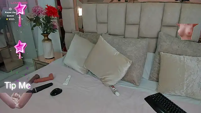 sofia samuels online show from March 10, 10:25 pm