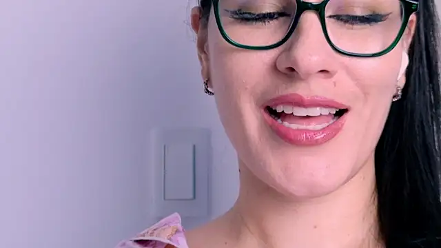 Pamela Rosal online show from April 10, 12:50 am