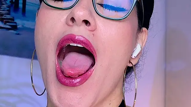 Pamela Rosal online show from May 1, 12:43 pm