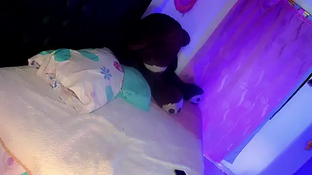 Maryonthemoon online show from March 6, 2:19 am