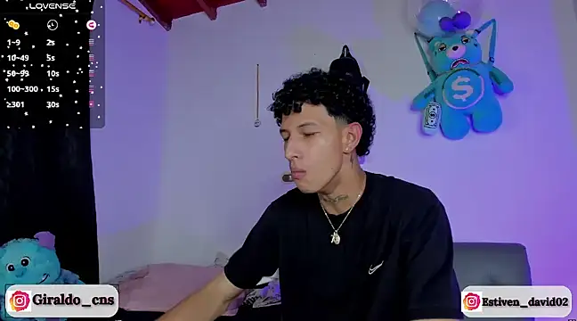 Snapshot of Giraldo_cns chatting on December 6, 7:04 am Giraldo cns online show from December 6, 7:04 am