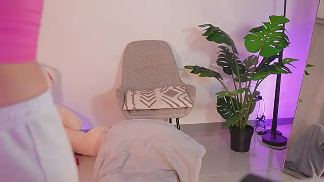 Snapshot of Angeeel_ chatting on January 6, 11:09 pm Angeeel online show from January 6, 11:09 pm