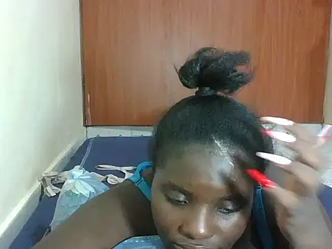 hotebbbyy online show from March 18, 5:03 pm