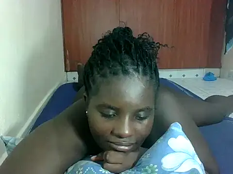 hotebbbyy online show from March 13, 5:18 pm