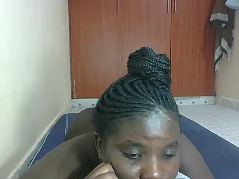 hotebbbyy online show from April 13, 3:54 am