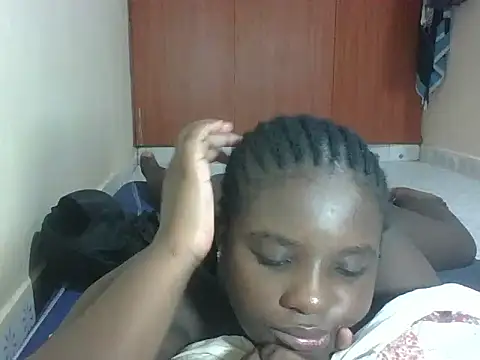 hotebbbyy online show from May 2, 3:34 am