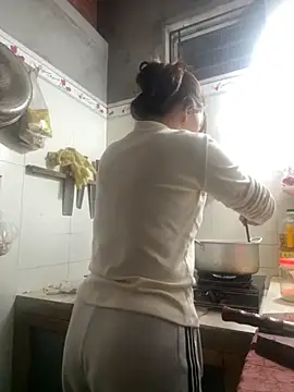 Snapshot of Hellen_111 chatting on November 2, 11:04 am Hellen 111 online show from November 2, 11:04 am