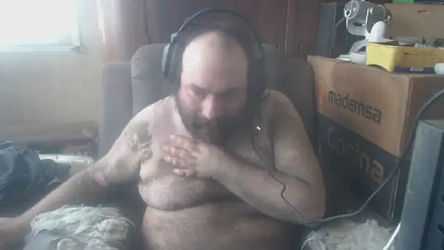 Snapshot of hairyhulk chatting on October 10, 3:57 pm hairyhulk online show from October 10, 3:57 pm