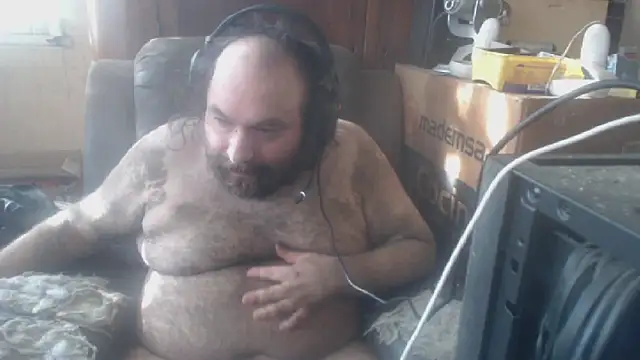 Snapshot of hairyhulk chatting on October 7, 8:21 pm hairyhulk online show from October 7, 8:21 pm