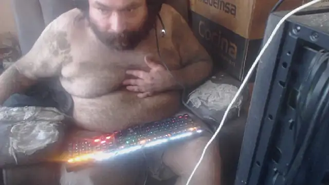 Snapshot of hairyhulk chatting on October 6, 9:15 pm hairyhulk online show from October 6, 9:15 pm