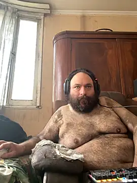 Snapshot of hairyhulk chatting on October 19, 8:22 pm hairyhulk online show from October 19, 8:22 pm