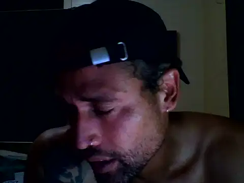 Tomcat1800 online show from February 21, 11:44 am