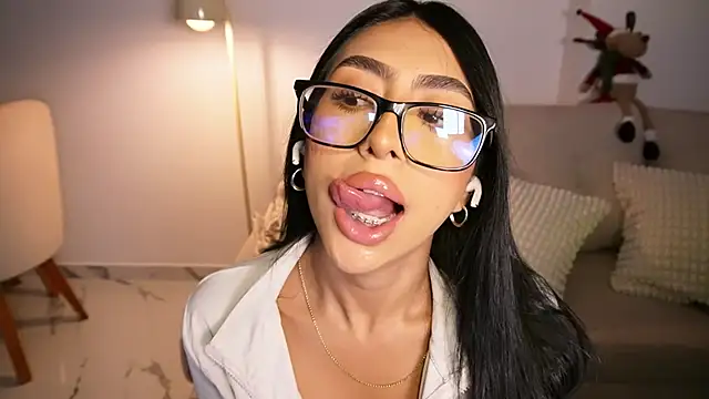 Sara albrecht online show from December 17, 1:10 am