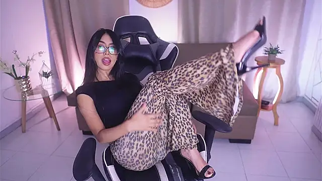 Sara albrecht online show from March 11, 12:39 pm