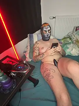 SaihtamX online show from February 8, 9:23 pm