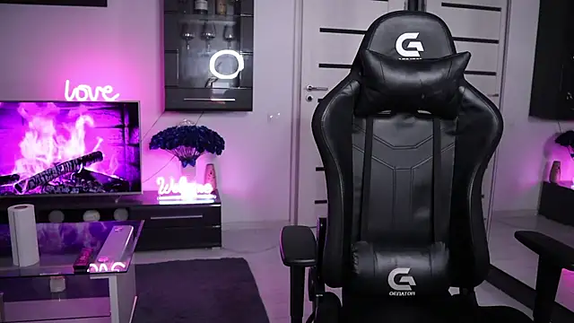 Snapshot of Beauty_Anne chatting on November 21, 6:45 am Beauty Anne online show from November 21, 6:45 am