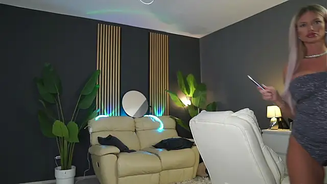 SweetBlondy35 online show from March 16, 7:16 pm