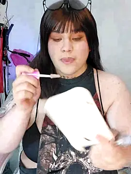 ItsNaiixa online show from October 24, 8:30 pm