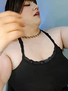 ItsNaiixa online show from December 5, 9:23 pm