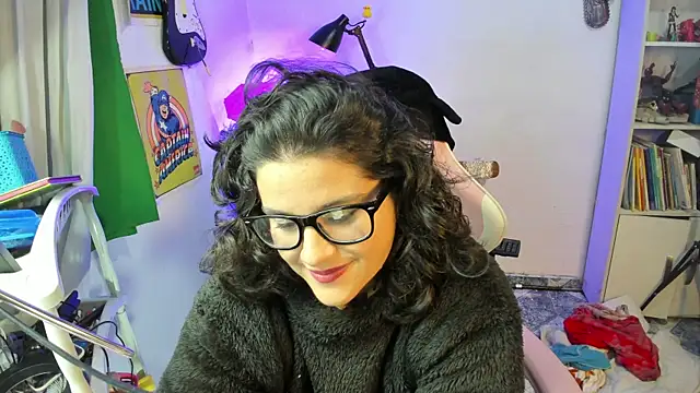 Snapshot of ItsNaiixa chatting on December 30, 2:53 am ItsNaiixa online show from December 30, 2:53 am