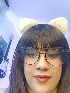 Snapshot of ItsNaiixa chatting on February 23, 6:01 pm ItsNaiixa online show from February 23, 6:01 pm