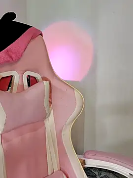 ItsNaiixa online show from November 16, 7:07 pm