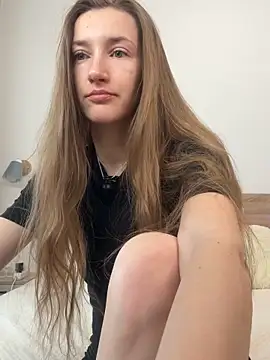 KateRedgar online show from April 13, 11:47 am