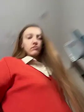 KateRedgar online show from April 8, 1:56 pm