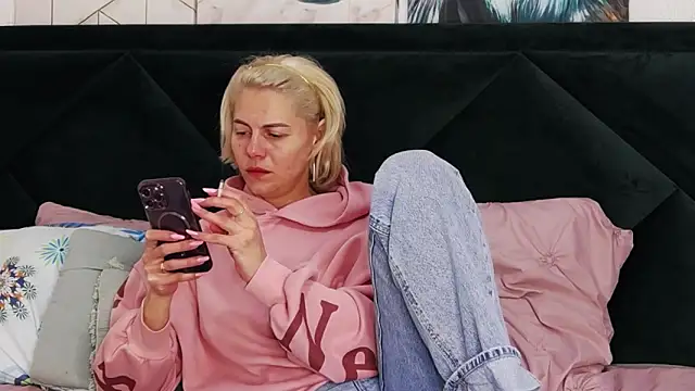 tanyagrey online show from March 10, 6:50 am