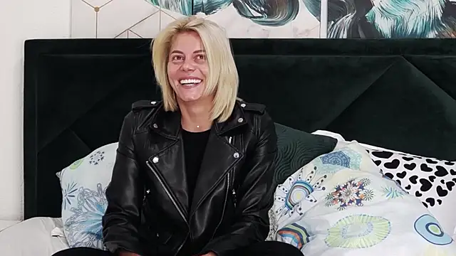 tanyagrey online show from April 17, 5:32 am