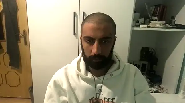 Snapshot of MasterKARATASSAKK chatting on March 1, 5:09 am MasterKARATASSAKK online show from March 1, 5:09 am