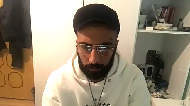 Snapshot of MasterKARATASSAKK chatting on March 1, 8:13 am MasterKARATASSAKK online show from March 1, 8:13 am