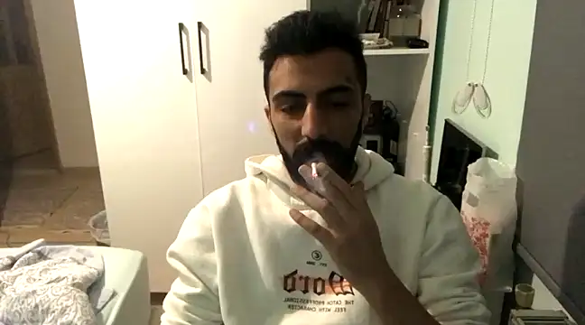 Snapshot of MasterKARATASSAKK chatting on January 1, 6:06 pm MasterKARATASSAKK online show from January 1, 6:06 pm