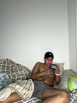 AdrianUquillas online show from May 5, 9:40 pm
