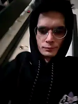 Migaruo online show from April 7, 8:10 pm