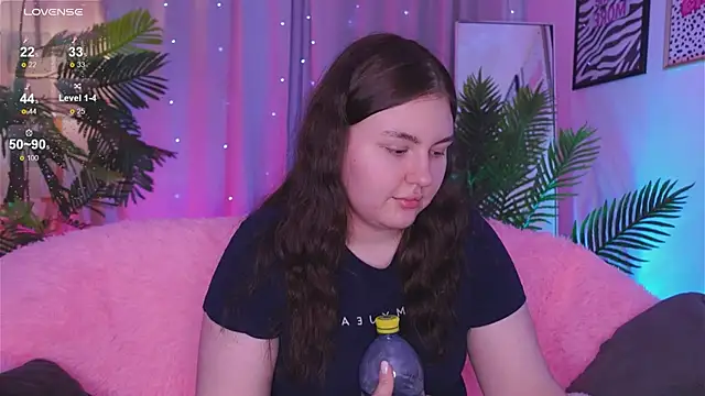 Mia  Peach online show from March 10, 1:45 am