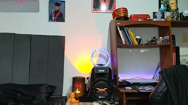 Snapshot of colinbrown chatting on September 22, 11:27 am colinbrown online show from September 22, 11:27 am