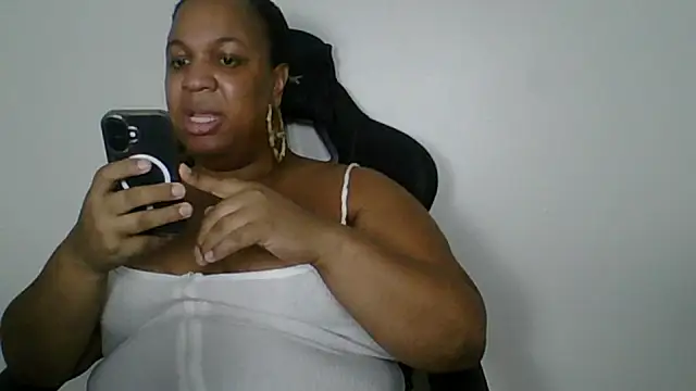 Snapshot of Badgirlbrittt chatting on September 20, 5:07 pm Badgirlbrittt online show from September 20, 5:07 pm