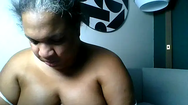 Snapshot of Badgirlbrittt chatting on November 3, 3:37 pm Badgirlbrittt online show from November 3, 3:37 pm