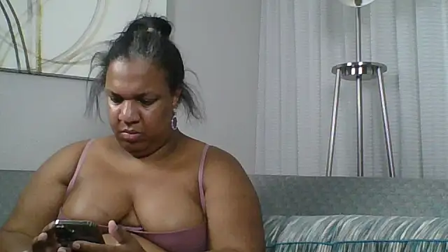 Snapshot of Badgirlbrittt chatting on October 23, 9:46 pm Badgirlbrittt online show from October 23, 9:46 pm