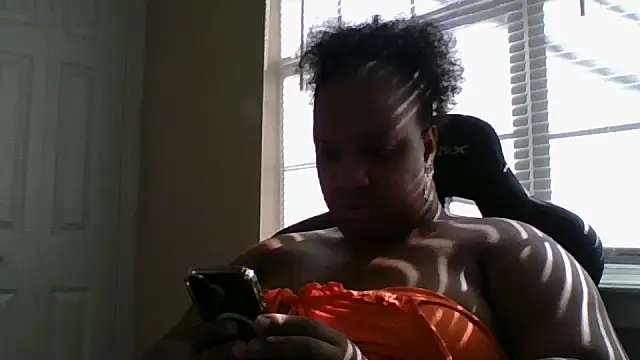 Snapshot of Badgirlbrittt chatting on October 2, 7:50 pm Badgirlbrittt online show from October 2, 7:50 pm