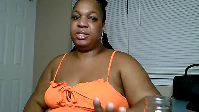 Snapshot of Badgirlbrittt chatting on September 27, 6:19 am Badgirlbrittt online show from September 27, 6:19 am