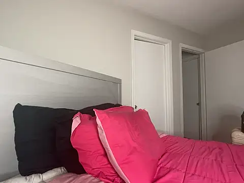 Snapshot of Badgirlbrittt chatting on January 27, 12:33 am Badgirlbrittt online show from January 27, 12:33 am