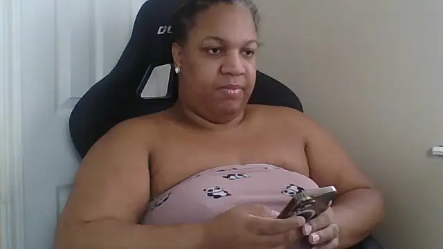 Snapshot of Badgirlbrittt chatting on December 17, 3:50 pm Badgirlbrittt online show from December 17, 3:50 pm