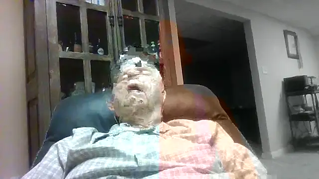 Snapshot of bootlegmanz chatting on November 8, 11:41 pm bootlegmanz online show from November 8, 11:41 pm